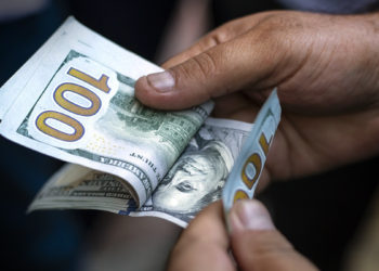 کارشناسان اقتصادی: «دلارزدایی» از دادوستد جهانی شتابی خیره‌کننده یافته است