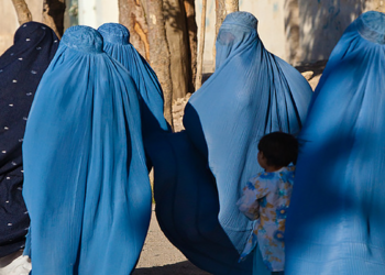 گلایه فوتبالیست‌های زن افغانستانی پنهان‌شده در افغانستان به‌خاطر بدعهدی دولت کانادا: «کمک‌مان کنید»