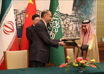 وزیران امور خارجه جمهوری اسلامی و عربستان در پکن دیدار و گفت‌وگو کردند