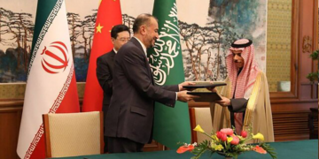 وزیران امور خارجه جمهوری اسلامی و عربستان در پکن دیدار و گفت‌وگو کردند