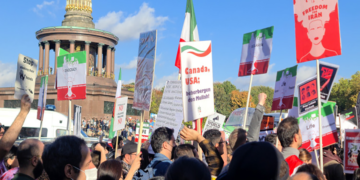 گزارش نشریه پولیتیکو درباره کمپین فشار و تهدید در رسانه‌های اجتماعی علیه کارشناسان مسایل ایران