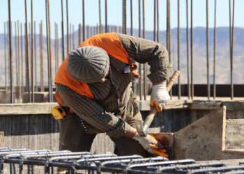 پیش‌بینی فاجعه‌بار متخصصان از اقتصاد ایران: تورم ۵۵ درصدی و بیکاری ۳۰ درصدی