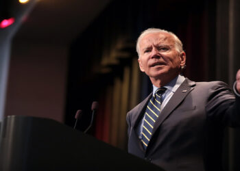 اکسیوس: مشاور ارشد جو بایدن پنهانی به عمان سفر کرد