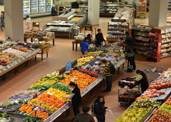 جوانان کانادایی از خرید موادغذایی ارگانیک استقبال می‌کنند