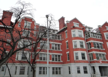 رویترز: رونق بازار مسکن کانادا می‌تواند کاهش سود بانکی را به تاخیر بیندازد