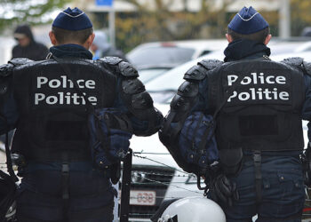 ابلاغ رسمی به پلیس زن ایرانی‌تبار کانادا که مدعی خشونت و آزار جنسی است: اخراج یا استعفا