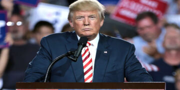 دونالد ترامپ در ارتباط با نگهداری اسناد محرمانه متهم شناخته شد