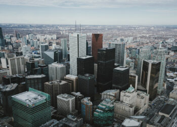 ساکنان پردرآمد تورنتو برای تهیه پیش‌پرداخت خرید مسکن باید ۲۵ سال پس‌انداز کنند