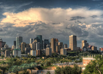 کندی ساخت خانه در کانادا خبر بدی برای خریداران و دولت است