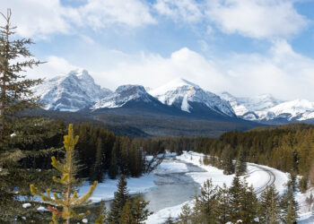 آتش‌سوزی گسترده در آنتاریو و کبک و بارش برف در بریتیش کلمبیا