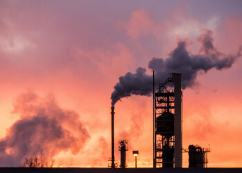 رویترز: امسال ایران به بالاترین میزان تولید و صادرات نفت خام دست یافت