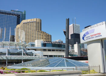 اعتصاب کارکنان فروشگاه‌های زنجیره‌ای «مترو» در تورنتو با بسته‌ماندن ۳۰ شعبه ادامه دارد