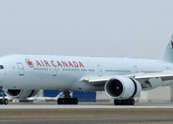 شرکت هوایی «ایر کانادا» در زمینه تاخیر یا لغو پروازهای آخر هفته رکورد زد