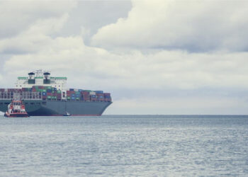 رویترز: سپاه در خلیج فارس یک کشتی تجاری را توقیف کرد