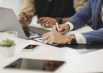 شهروندان کانادایی هنگام بازنشستگی برای تامین نیازهای مالی «مجبور» به ادامه کار هستند