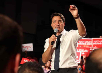 نخست‌وزیر کانادا تیم جدیدی را وارد «زمین سیاست» کرد