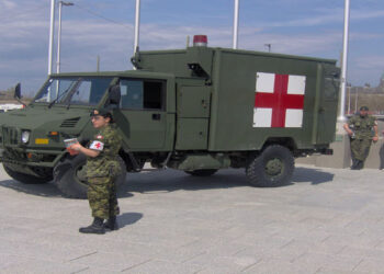 دولت کانادا برای مهار آتش از ارتش کمک می‌گیرد