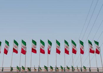 بلومبرگ: فروش نفت ایران به بیش از ۲ میلیون بشکه در روز رسید