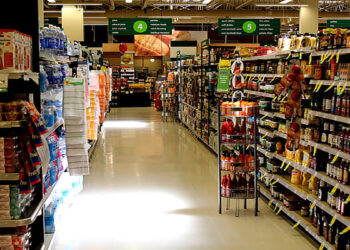 گروهی از شرکت‌های بزرگ زنجیره‌ای تامین موادغذایی در کانادا به «تورم طمع» متهم شده‌اند