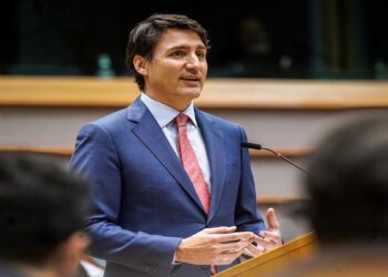 نخست‌وزیر کانادا ایده کناره‌گیری از قدرت به‌خاطر کاهش حمایت مردمی را رد کرد