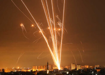 اسراییل پس از تهدید حماس مرکز شهر غزه را بمباران کرد