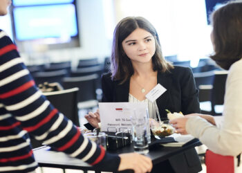 ایجاد هزاران شغل جدید در بازار کار کانادا نتوانسته اقتصاددان‌ها را خوش‌بین کند