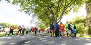 درخواست از دولت کانادا برای حذف سقف کار 20 ساعته برای دانشجویان