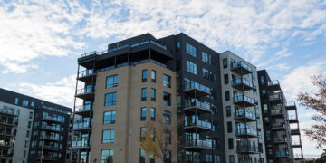 نگاه مخالفان دولت ترودو به سمت بحران مسکن کانادا