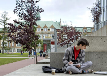 نگرانی دانشجویان بین‌المللی کانادا از احتمال کاهش ساعت کاری