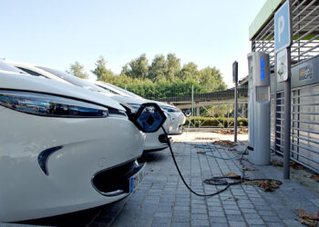 کانادا به صدها هزار پورت شارژ عمومی برای خودروهای برقی نیاز دارد