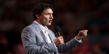 تهدید اصلی برای دولت لیبرال ترودو بحران اقتصادی است