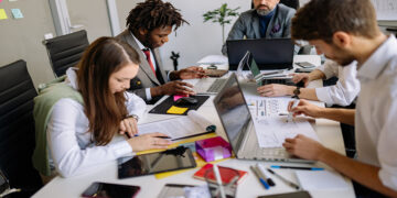 کمبود نیروی کار سالانه 38 میلیارد دلار برای کانادا هزینه‌ساز است