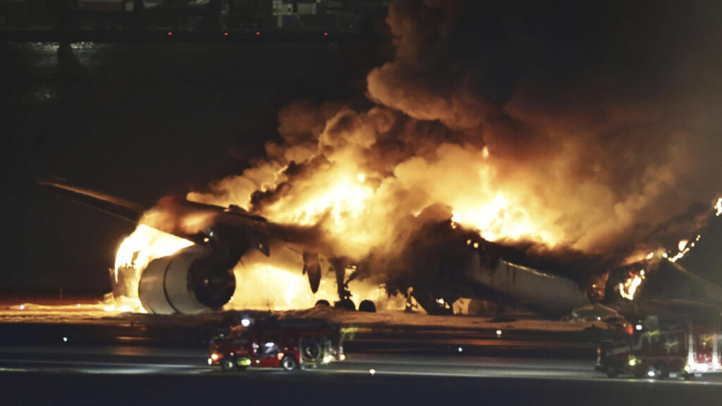 plane fire in japan 111111111111111