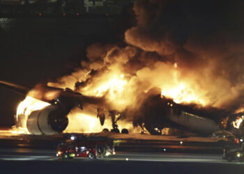 تصادف دو هواپیما در فرودگاه توکیو 5 کشته به جا گذاشت