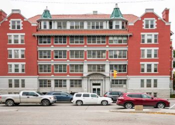 دولت ممنوعیت خرید مسکن در کانادا را تمدید کرد