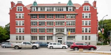 دولت ممنوعیت خرید مسکن در کانادا را تمدید کرد