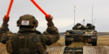 نگرانی مردم کانادا از وضعیت ارتش و تهدیدهای ترامپ