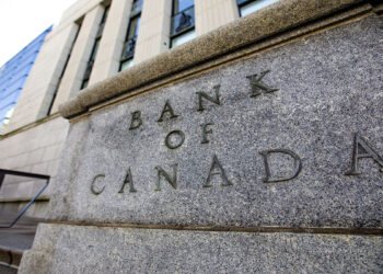 ثبات نرخ بهره می‌تواند منجر به رکود اقتصادی شود