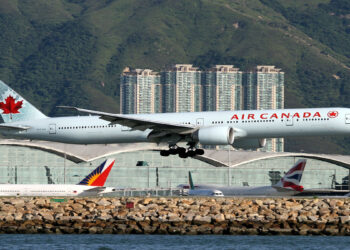 کاهش نرخ بلیت هواپیما در ایالات متحده، خبر خوشی برای کانادایی‌ها نیست