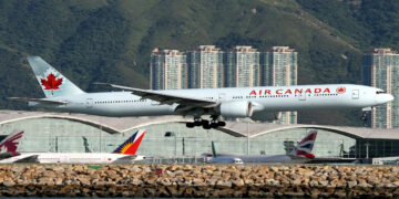 کاهش نرخ بلیت هواپیما در ایالات متحده، خبر خوشی برای کانادایی‌ها نیست