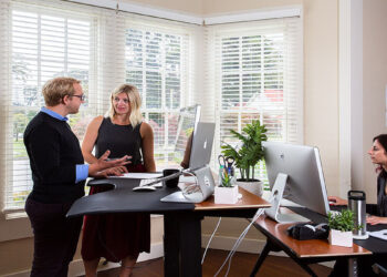 درخواست نخست‌وزیر انتاریو از کارمندان دولتی کانادا: لطفا به محل کار خود بازگردید