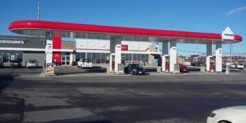 اولین کمک‌هزینه سوخت در سال جدید امروز برای برخی از کانادایی‌ها واریز شد