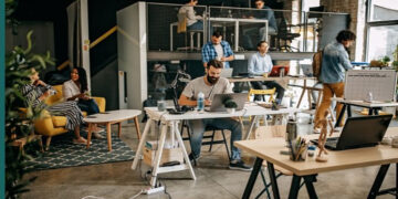 میانگین دستمزد کارمندان کانادا تقریباً 35 دلار در ساعت است