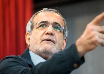 تنها نامزد اصلاح طلب با مبارزه سختی روبه‌رو است