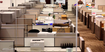 نرخ بیکاری در کانادا به ۶.۴ درصد افزایش یافت