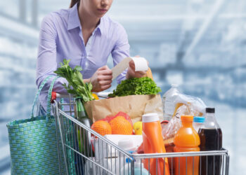 نزدیک به نیمی از کانادایی‌ها از افزایش قیمت‌ها گلایه دارند