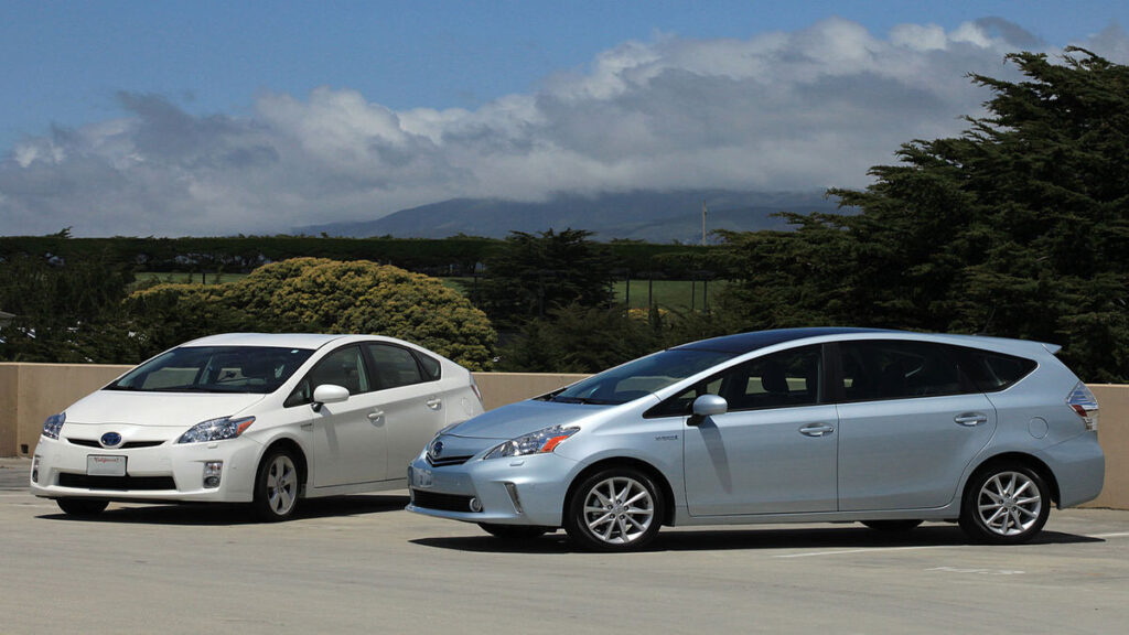 1200px Toyota Prius1111111ybrid car family