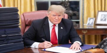 تیم ترامپ قصد دارد با طرح جدید «فشار حداکثری» ایران را ورشکست کند