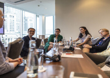 طبق آخرین داده‌های شغلی، کارمندان دائمی کانادا درآمد بیشتری دارند