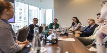 طبق آخرین داده‌های شغلی، کارمندان دائمی کانادا درآمد بیشتری دارند